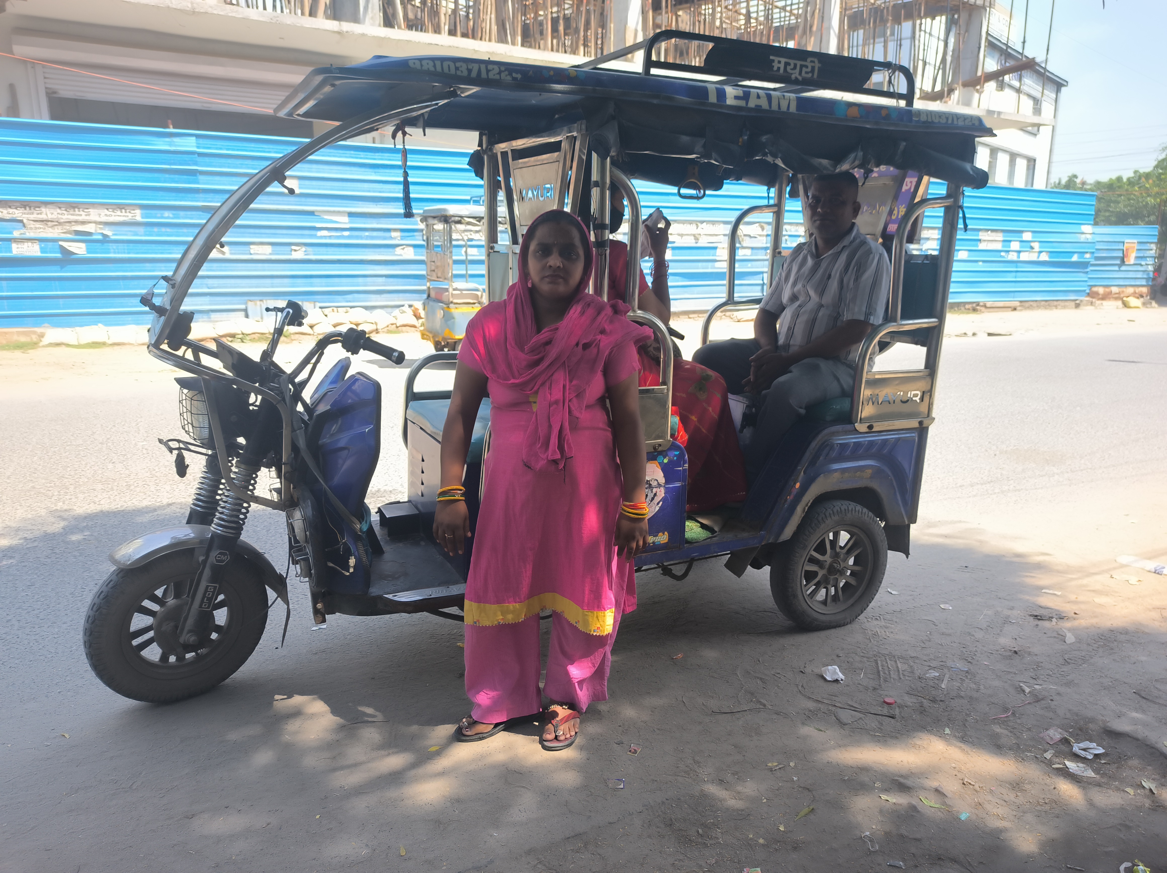 Divyang Sonia drives e-rickshaw like men in Faridabad to fulfills his Family Needs