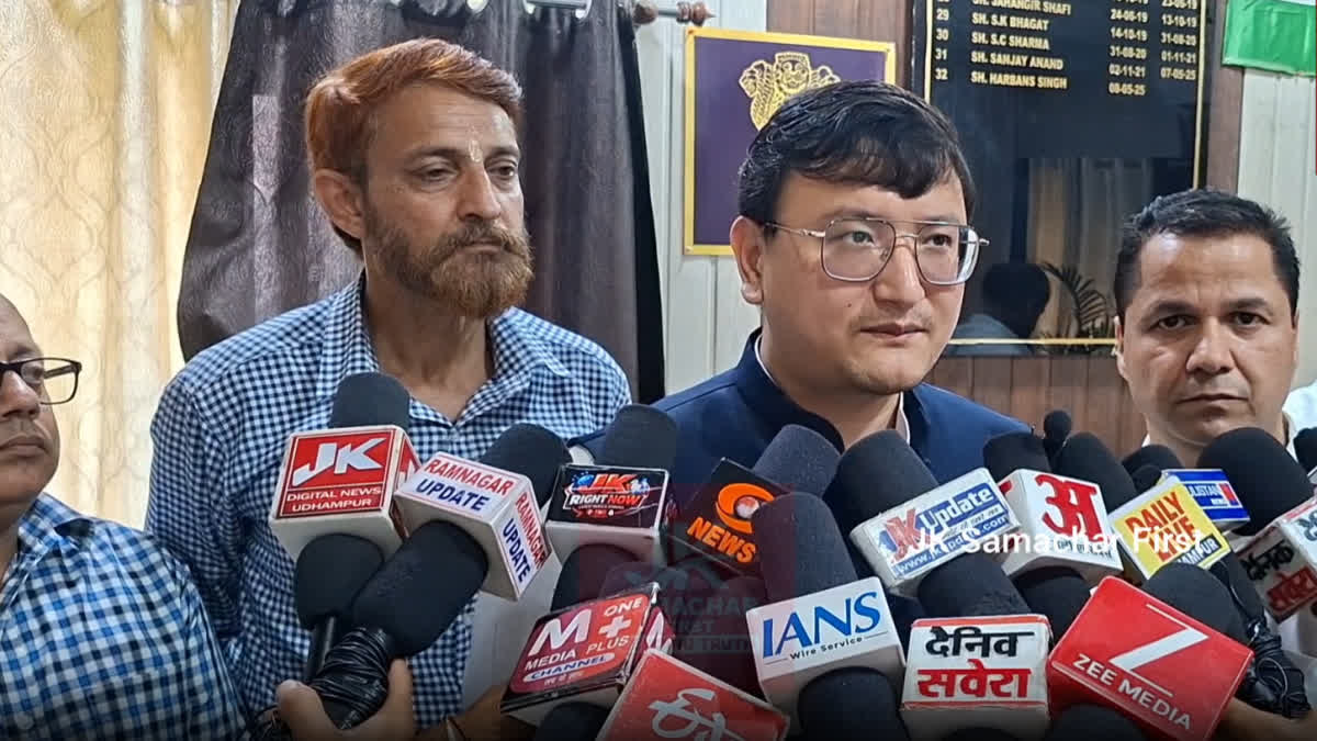 ادھم پور کے 30 کسان پھولوں کی کاشت (فلوری کلچر) کے 4 روزہ مطالعاتی دورے پر ہماچل پردیش کے پالام پور روانہ