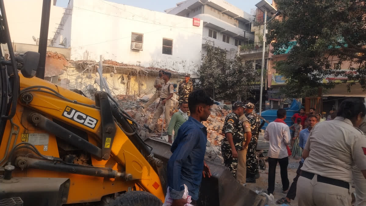 आली गांव में चला DDA का बुलडोजर