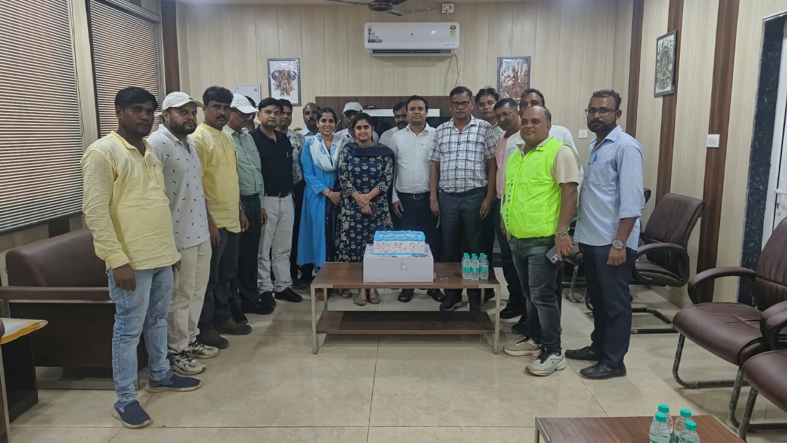 ऑटोमेटिक सिग्नलिंग शुरू होने पर मौजूद अधिकारी.