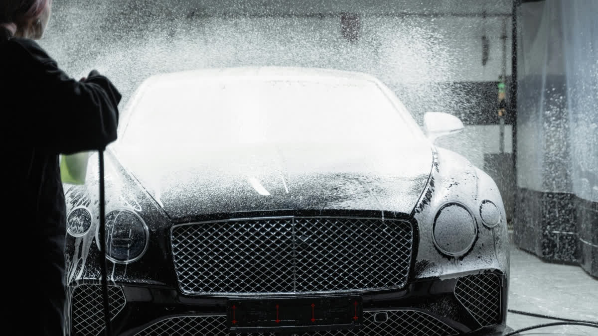 Can't Buy A New Car This Diwali? 5 DIY Tips To Make Your Old Vehicle Appear Brighter DIY Car cleaning tips