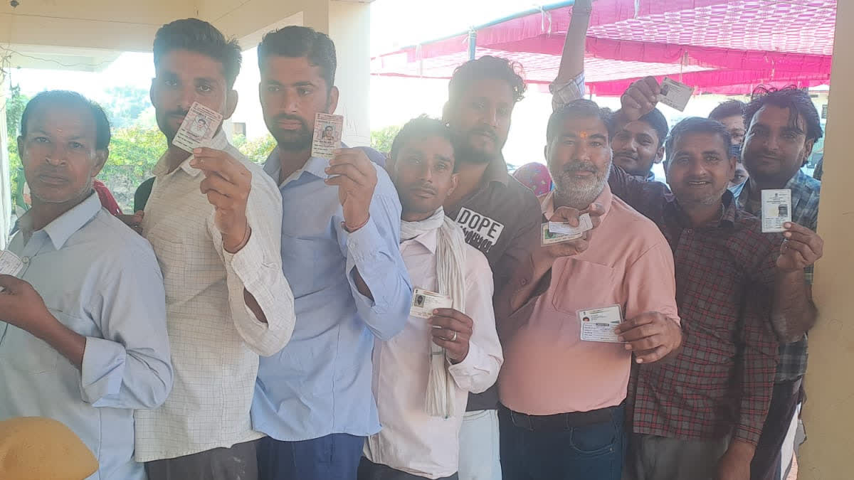 Panchayat Chunav: गांव की सत्ता के पहले संग्राम के लिए वोटिंग जारी, 16 जिला परिषद और 104 पंचायत समितियों में हो रहा है मतदान