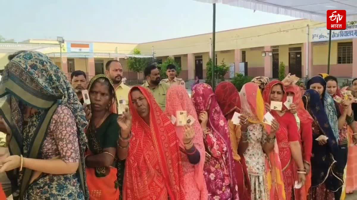 पंचायत चुनाव 2026 : स्थानीय मुद्दों और बदलाव की उम्मीद के साथ मतदान, आसलपुर में युवाओं-महिलाओं में दिखा उत्साह