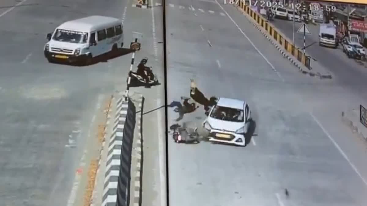 Haldwani में खौफनाक हादसा: रॉन्ग साइड से आ रहे बाइकर्स को तेज रफ्तार कार ने मारी टक्कर, कई फीट हवा में उछले युवक 6 रॉन्ग साइड से आ रहे बाइक को तेज रफ्तार कार ने मारी टक्कर, कई फीट हवा में उछले बाइक सवार