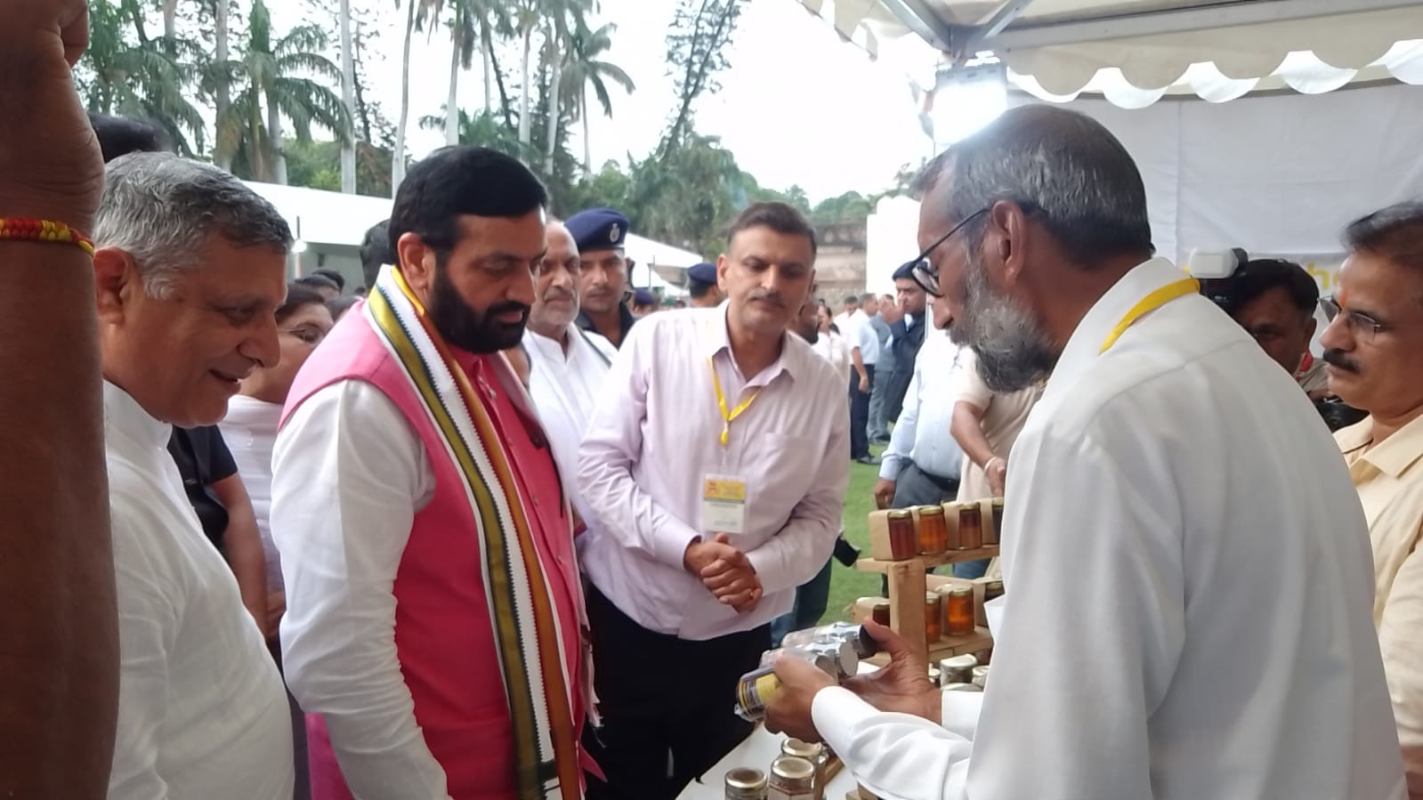 Unique Success Story Panchkula Morni farmer Virendra Bajwan earning lakhs of rupees by growing Ganoderma mushrooms received several awards