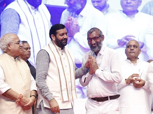 Unique Success Story Panchkula Morni farmer Virendra Bajwan earning lakhs of rupees by growing Ganoderma mushrooms received several awards