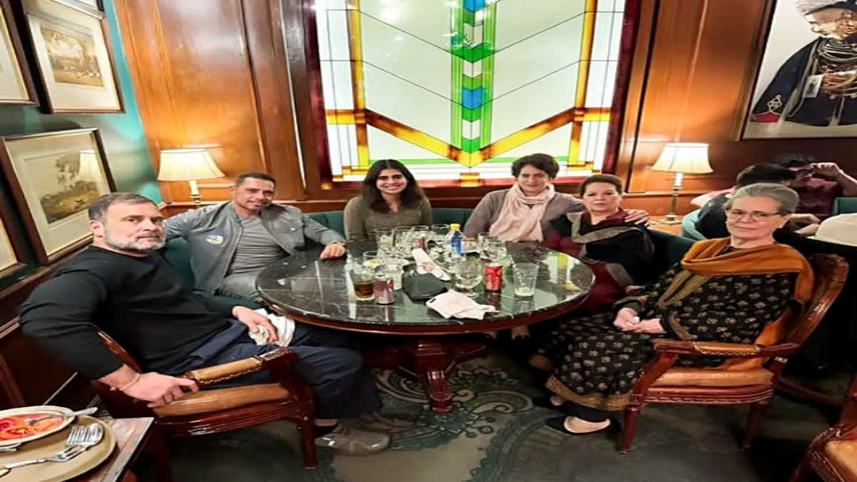 Gandhis Enjoy Sunday Family Lunch At Delhi's Kwality Restaurant Gandhis Enjoy Sunday Family Lunch At Delhi's Kwality Restaurant