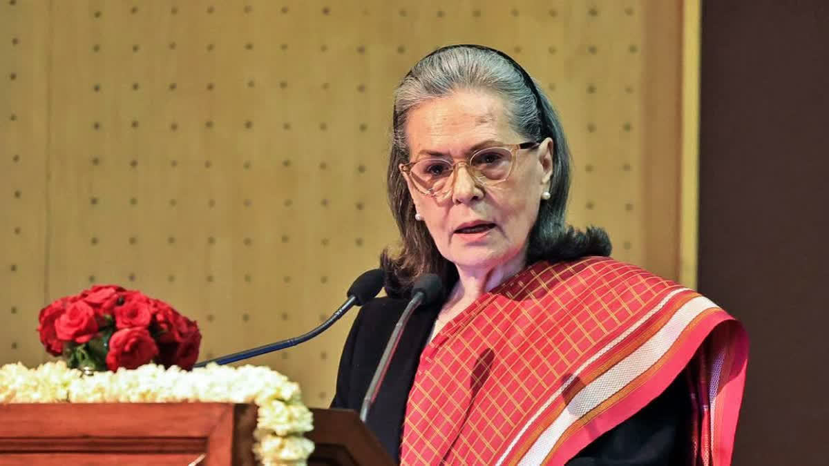 منریگا کو ختم کرنا اجتماعی اخلاقی ناکامی ہے: سونیا گاندھی mgnrega mahatma gandhi vision sarvodaya its death our collective moral failure sonia Gandhi Urdu News