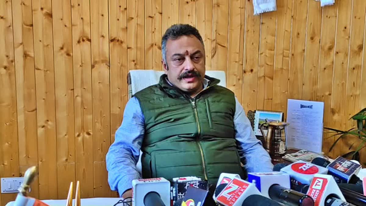 शिक्षा मंत्री रोहित ठाकुर