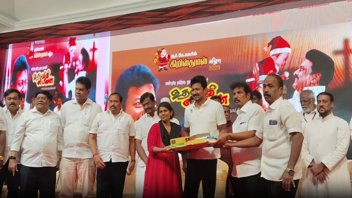 நலத்திட்ட உதவிகள் வழங்கிய உதயநிதி ஸ்டாலின்