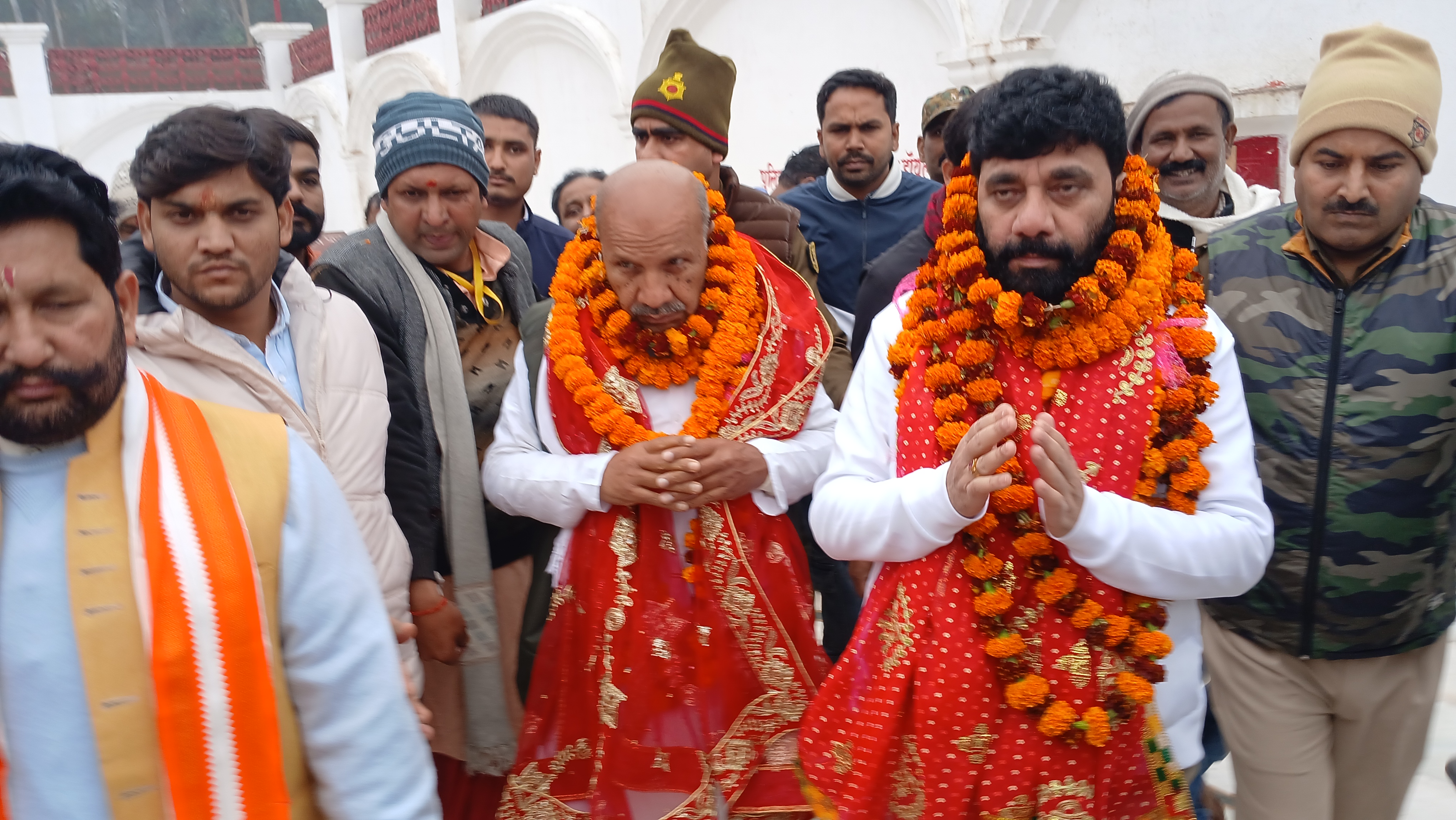 Thawe Mandir Me chori