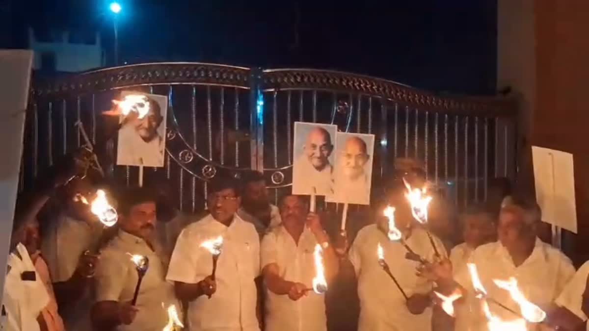 பிரதமரின் வருகைக்கு எதிர்ப்பு: தீப்பந்தம் ஏந்தி போராட்டத்தில் ஈடுபட முயன்ற முன்னாள் எம்.பி உள்ளிட்டோர் கைது