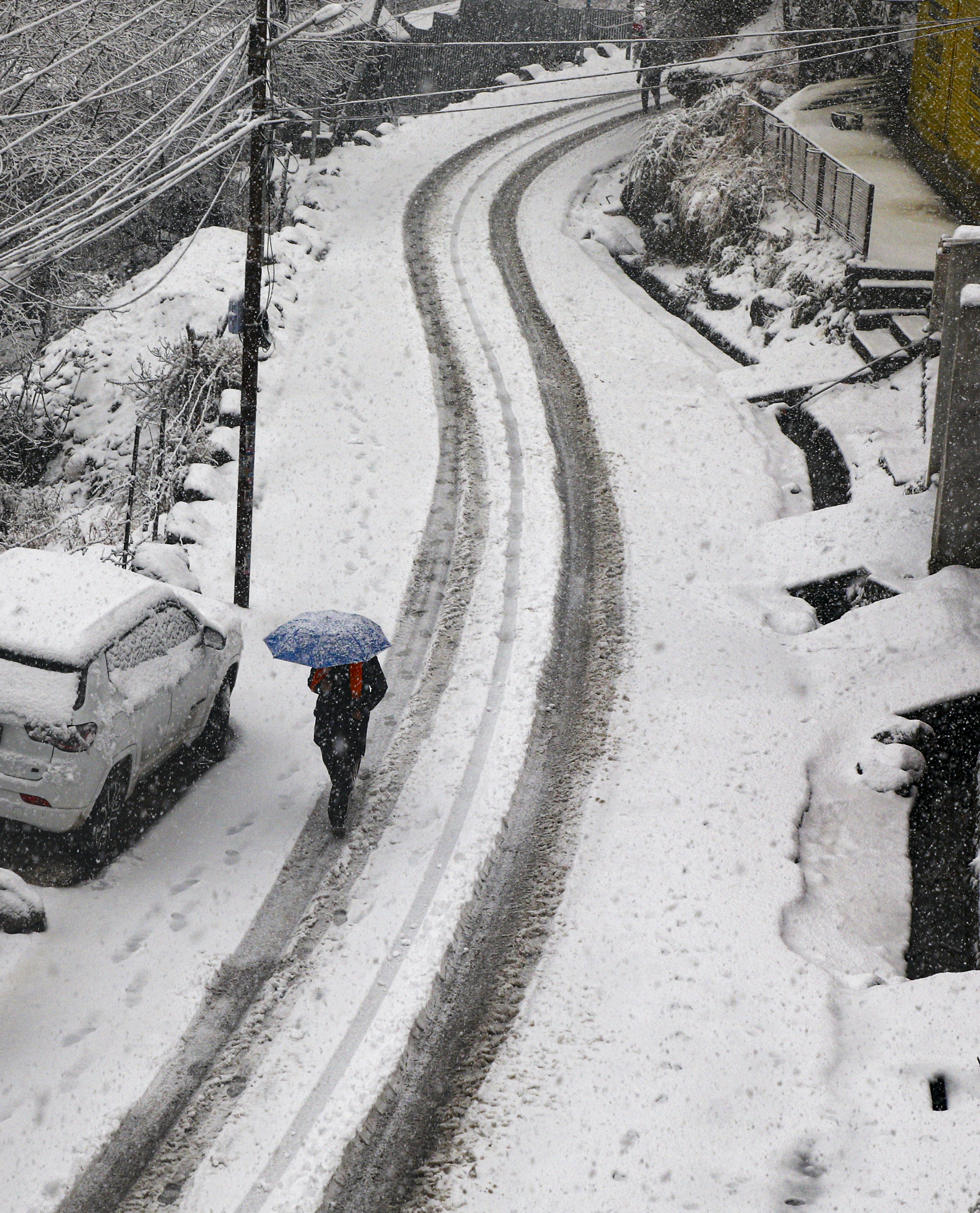 Doda: A local moves through a snow-laden road amid fresh snowfall at Bhaderwah, in Doda district, Jammu and Kashmir, Friday, Jan. 23, 2026.