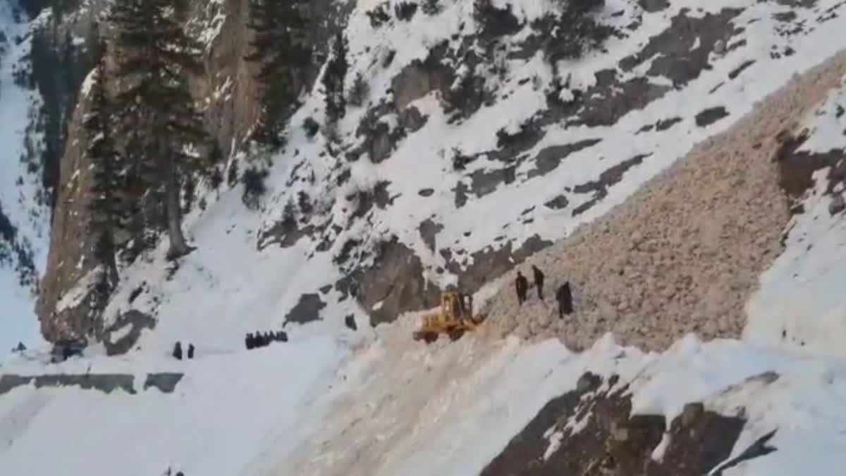 Snow Slides Shut Bandipora Gurez Road Traffic Suspended