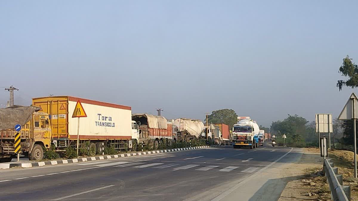 हादसे में बाद हाईवे पर लगा लंबा जाम