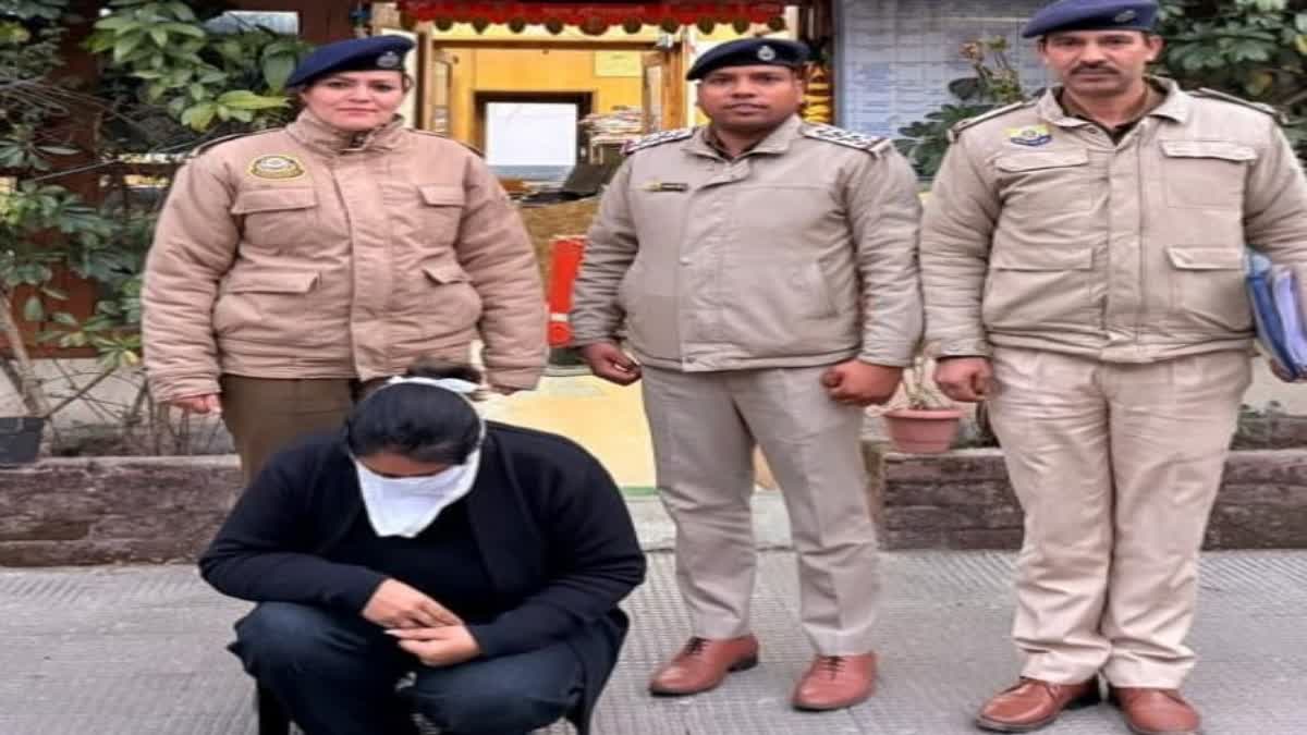 पुलिस ने महिला को किया गिरफ्तार