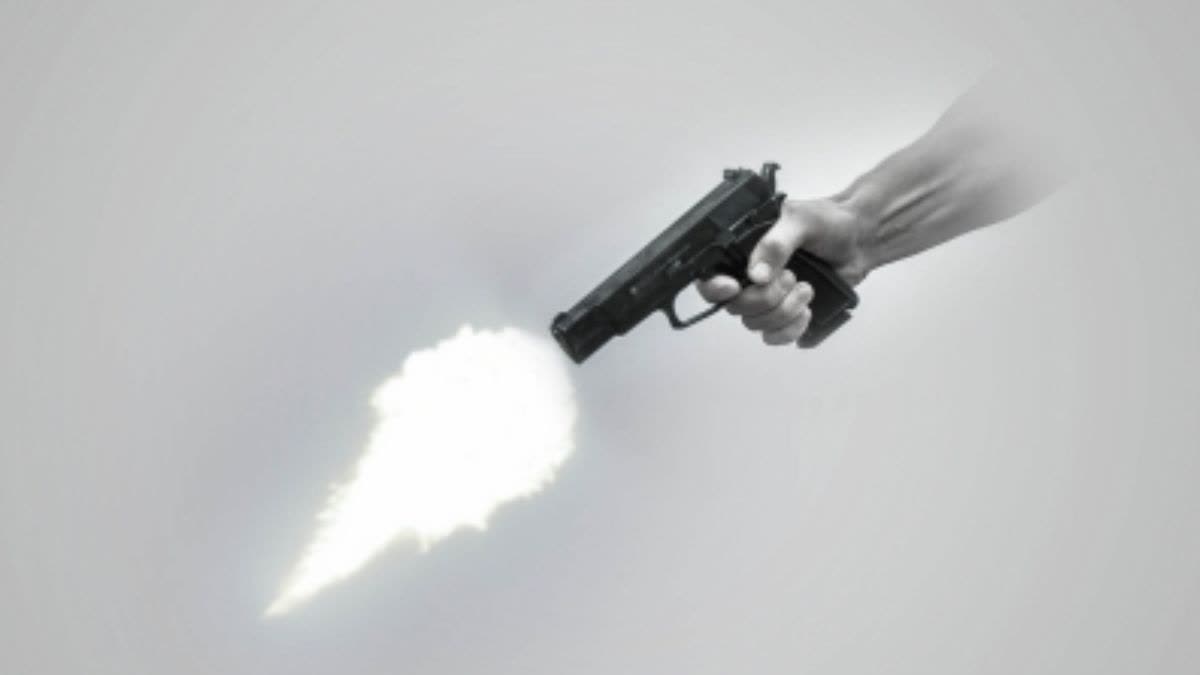 दिन दहाड़े चली गोली