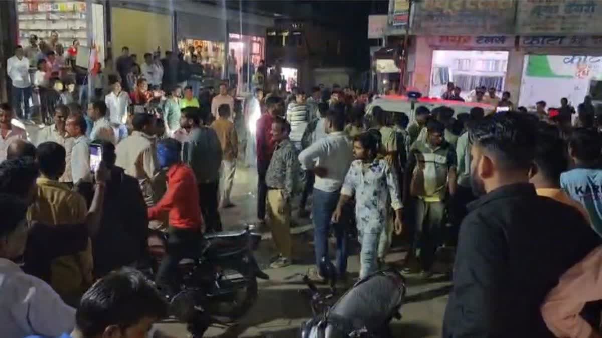 घटना में बाद मौके पर जुटे लोग