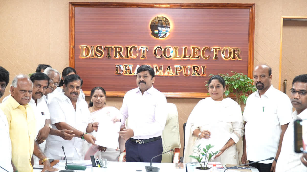 இறுதி வாக்காளர் பட்டியலை மாவட்ட ஆட்சியர் சதீஷ் வெளியிட்டார்.