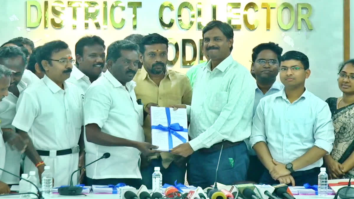 இறுதி வாக்காளர் பட்டியலை வெளியிட்ட ஈரோடு மாவட்ட ஆட்சியர் கந்தசாமி