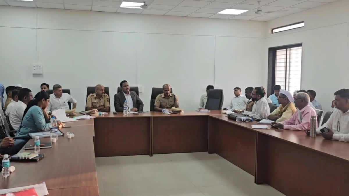 नाशिक-अकोले-संगमनेर रेल्वे मार्गासह विविध मागण्यांसाठी लाँग मार्च काढण्यात येणार, डॉ. अजित नवले यांची माहिती A long march will be taken out for various demands - Dr. Ajit Navale