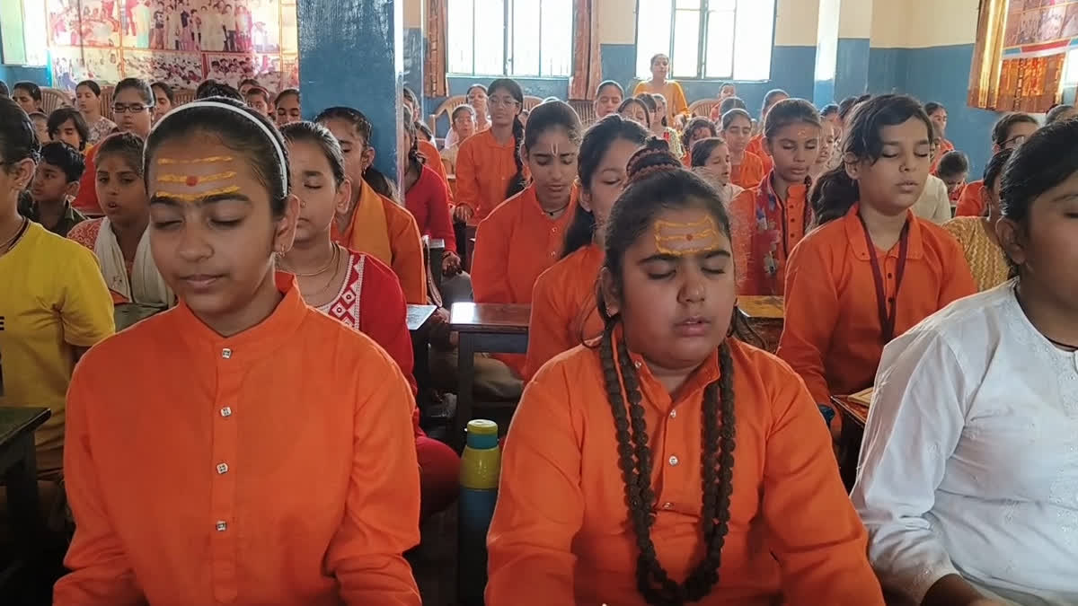 Girls in Veda school