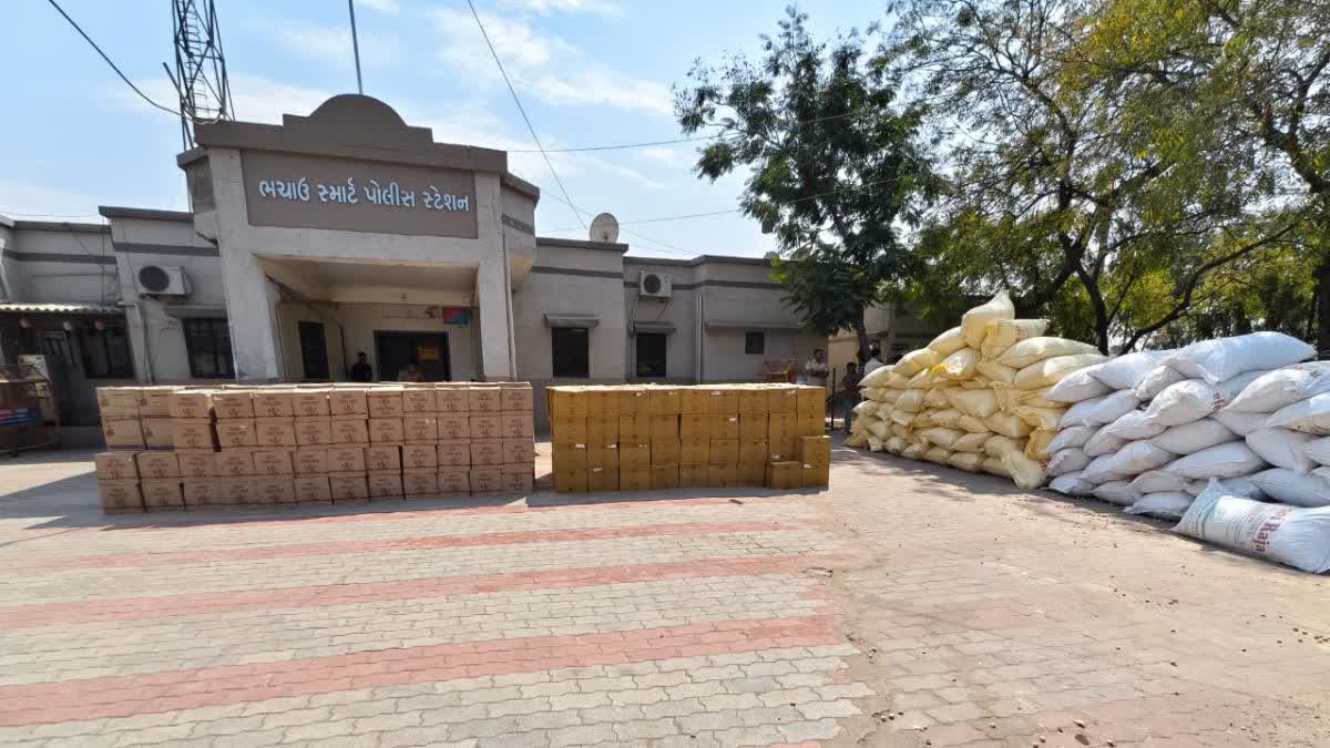 કચ્છમાં ફરી SMCનો દરોડો, વોંધ પાસે કટીંગ દરમિયાન ₹1 કરોડથી વધુનો દારૂ જપ્ત, સાત આરોપીઓ વોન્ટેડ
