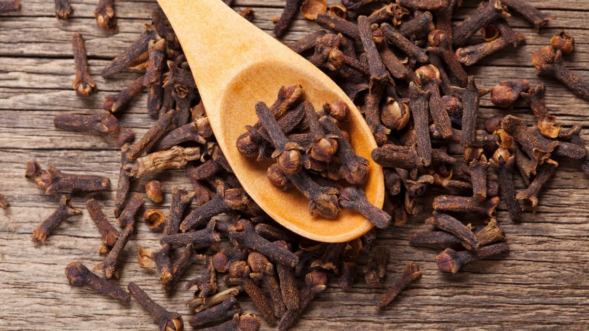 HEALTH TIPS BENEFITS OF CLOVES AND HONEY BENEFITS OF CINNAMON AND CLOVES BENEFITS OF CINNAMON CLOVES HONEY