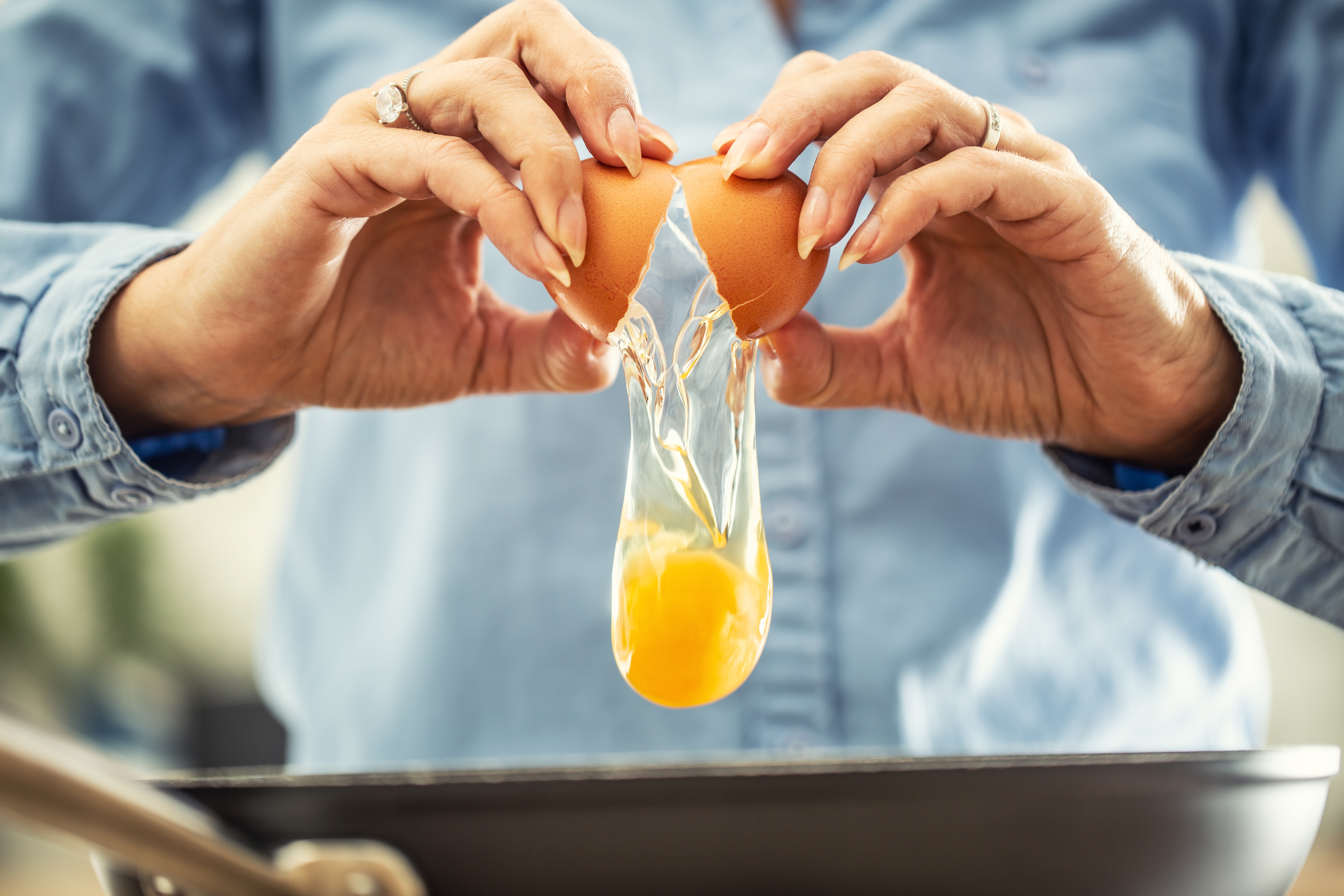 CAN HEART PATIENTS EAT EGG YOLK  IS EATING EGG YOLK HEALTHY  NUTRIENTS IN EGG YOLK  EGG YOLK AND HEART HEALTH