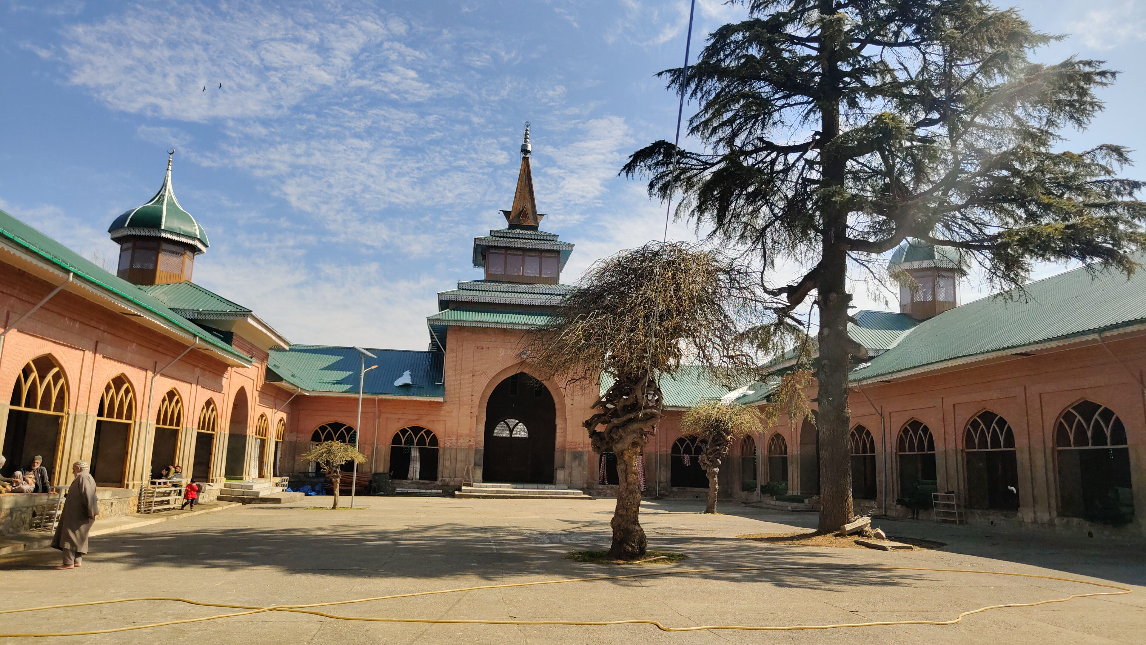 A bright symbol of spirituality, the pride of South Kashmir where centuries of prayers are preserved Urdu News