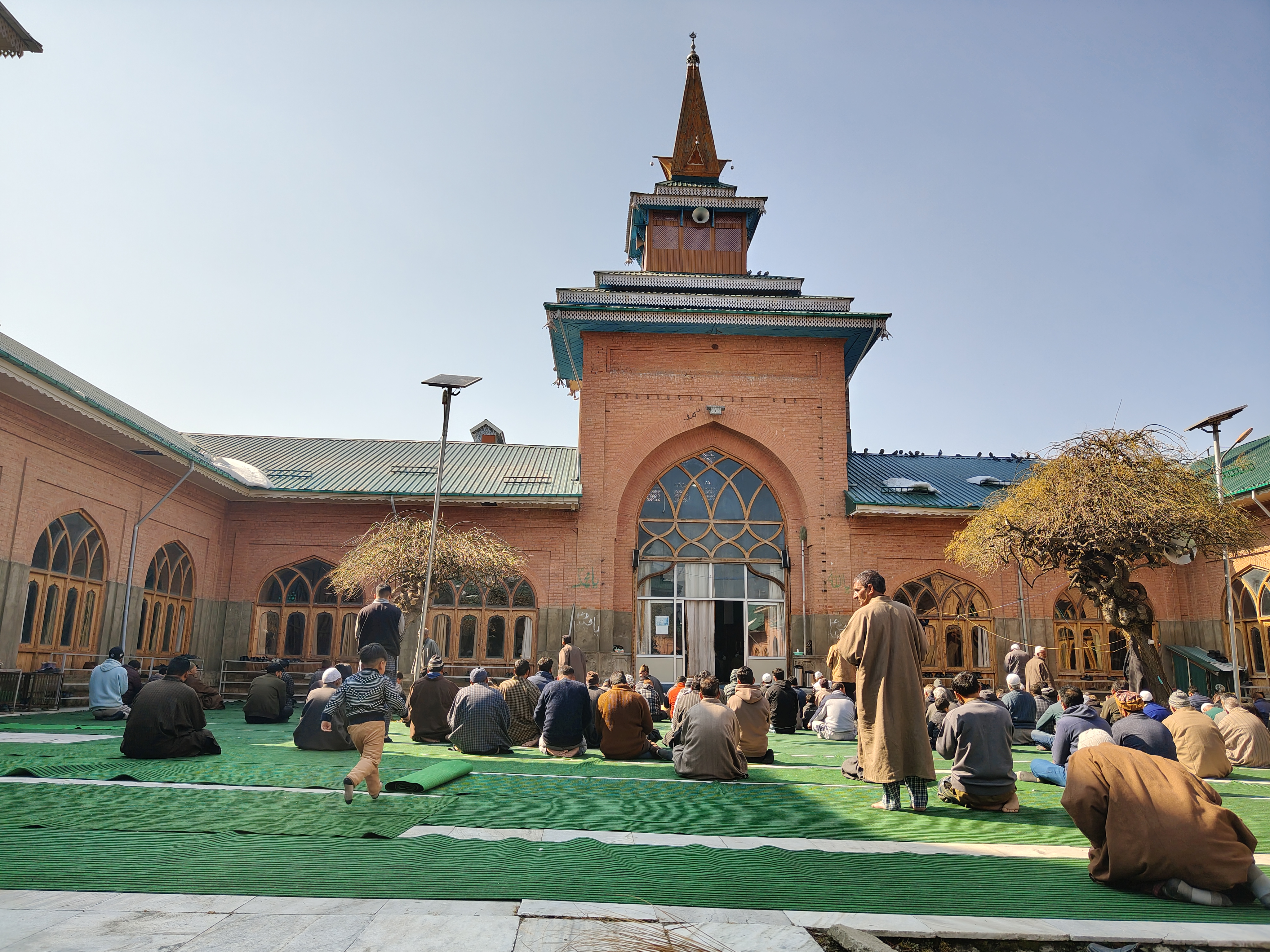 A bright symbol of spirituality, the pride of South Kashmir where centuries of prayers are preserved Urdu News