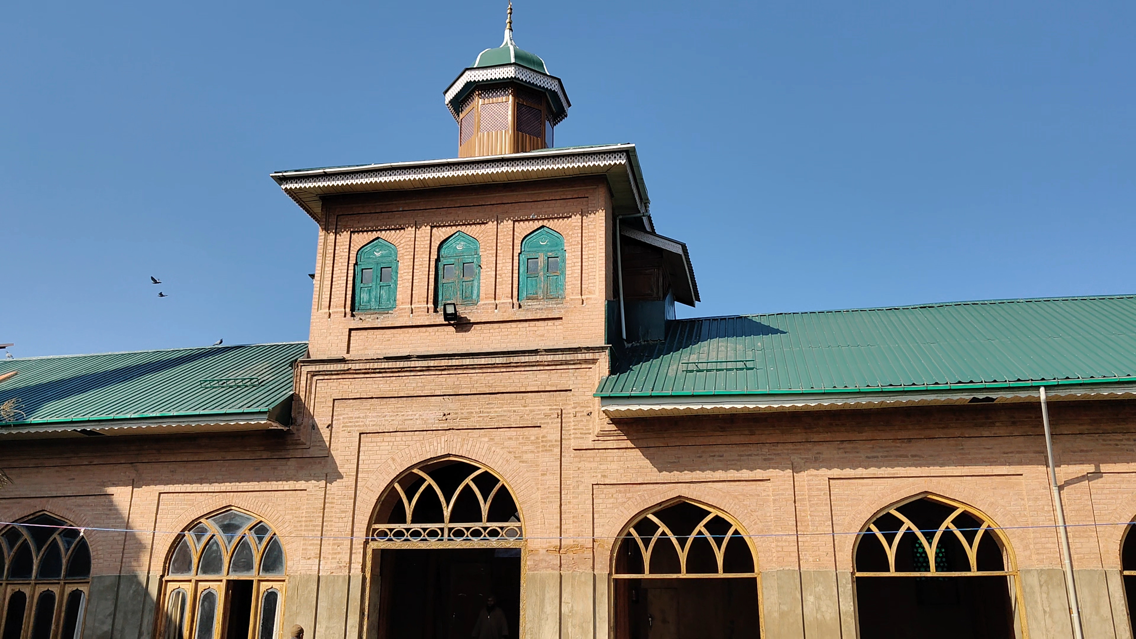 A bright symbol of spirituality, the pride of South Kashmir where centuries of prayers are preserved Urdu News