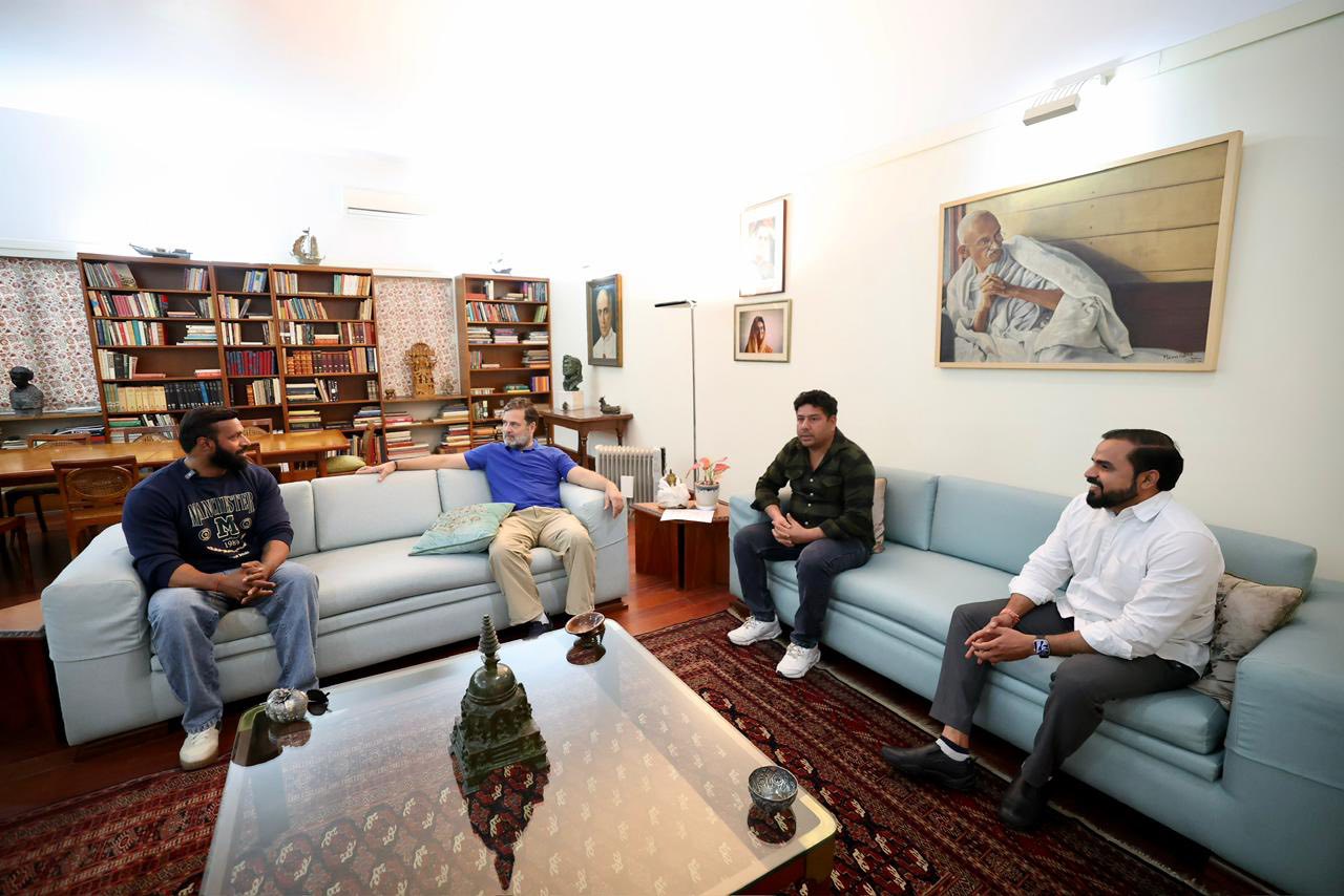 uttarakhand kotdwar baba shop dispute mohammad deepak kumar meets rahul Gandhi in delhi Urdu News