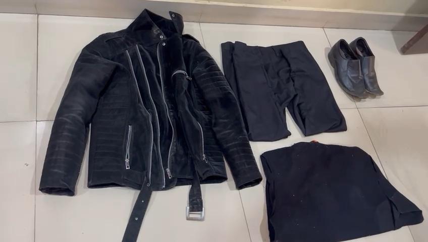 police recovered the clothes used in the theft