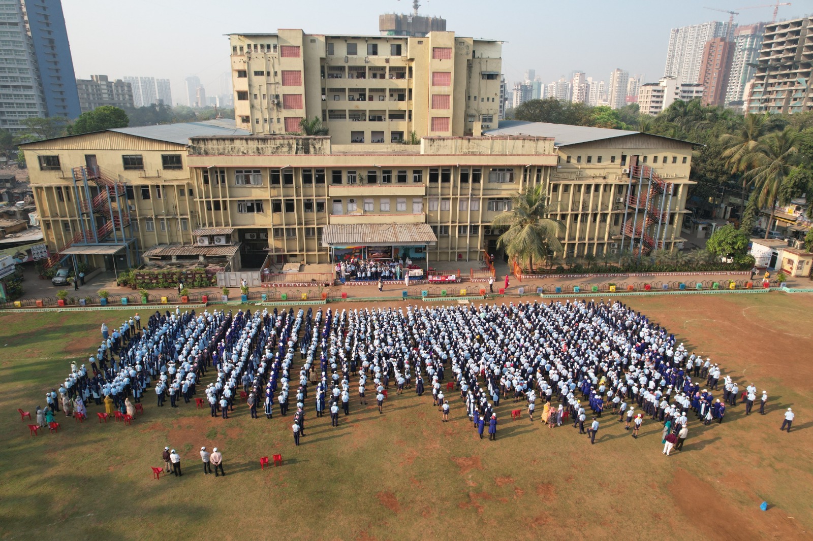 ‘हिंद दी चादर’ गुरु तेग बहादुरजी यांच्या ३५० व्या हौतात्म्य समागमनिमित्त मुंबईत साडेसहा लाख विद्यार्थ्यांनी समूह गायन