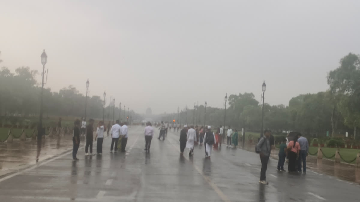 Rains, Clouds Lead To Pleasant Weather, Lower AQI Across Delhi-NCR Drizzle across Delhi-NCR in the morning