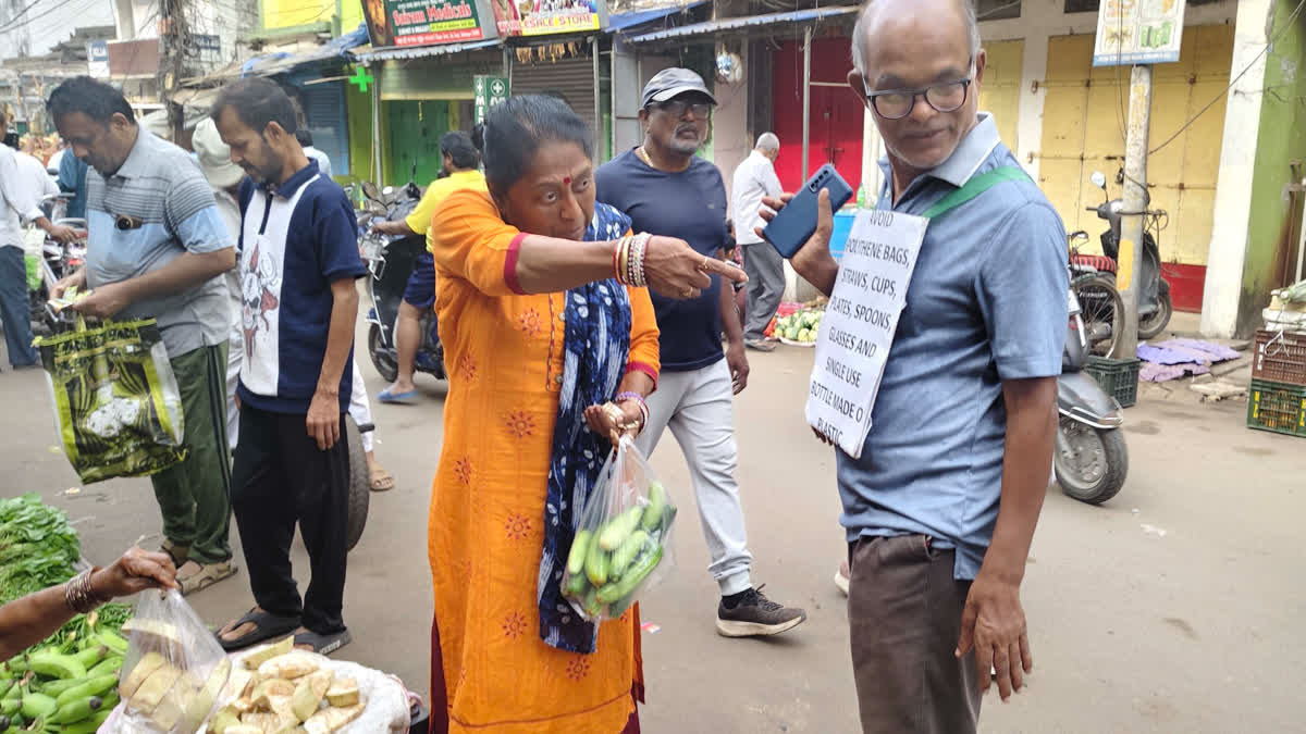 Berhampur’s ‘Greenman’ Sudhir Rout Leads Plastic-Free Walk Inspired by Gandhi’s Dandi March