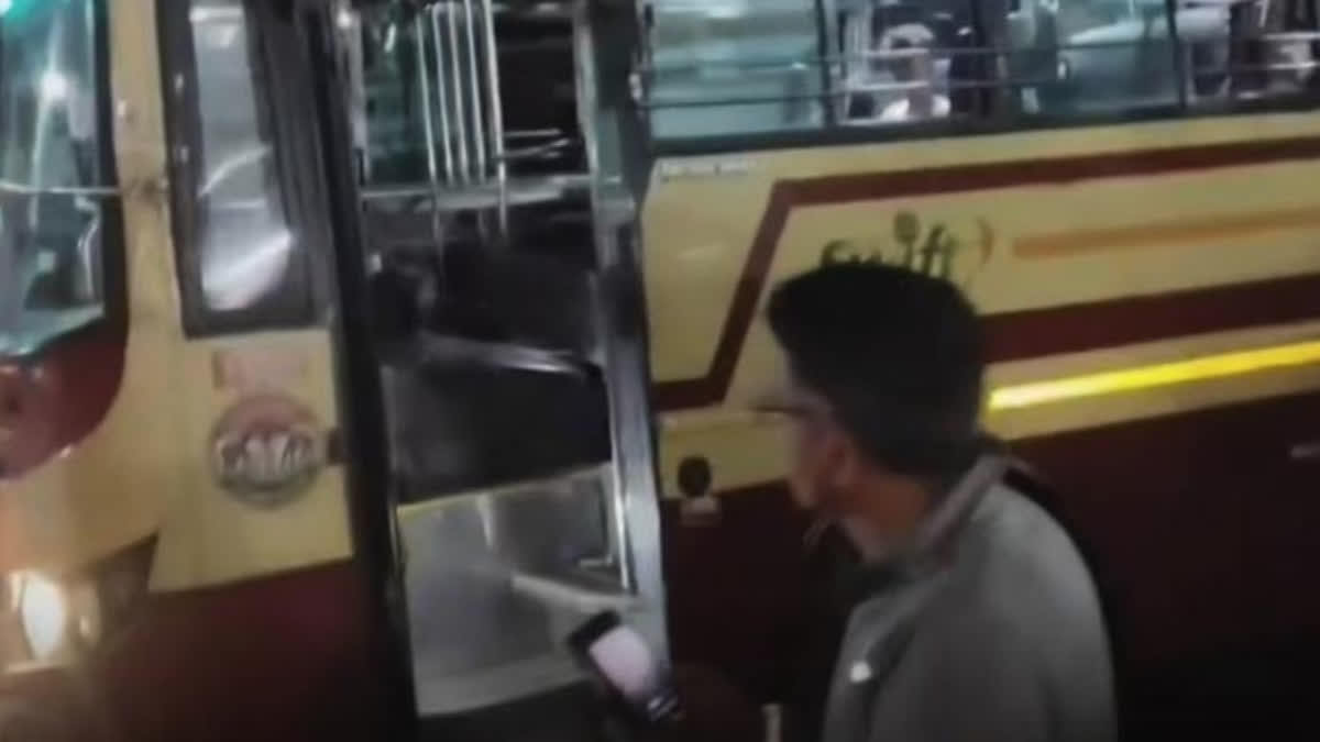 KSRTC Swift Bus Skips Stop In Ernakulam, Returns After Protests By Stranded Passengers KSRTC Swift Bus Skips Stop In Ernakulam, Returns After Protests By Stranded Passengers