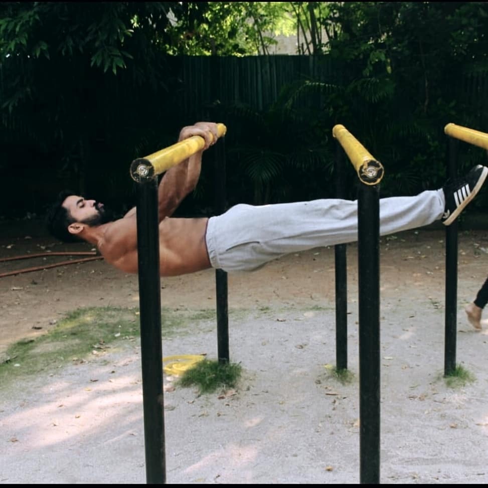 Pay attention to form in calisthenics