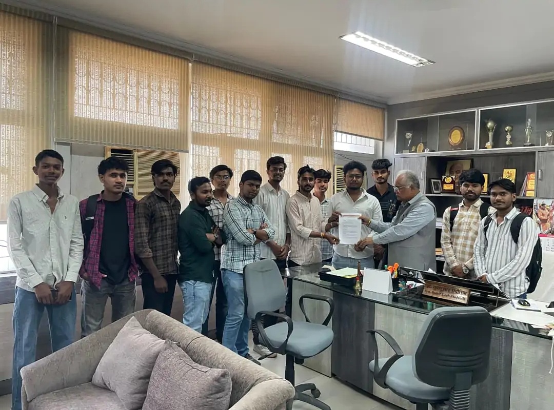 Students submit a memorandum to the vice-chancellor on Monday.