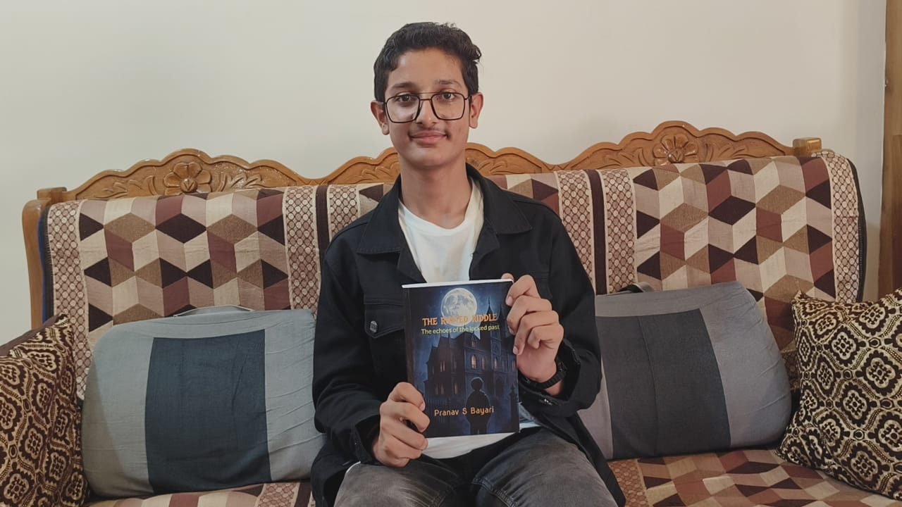 15-year-old boy who wrote English novel receives praise from readers at home and abroad
