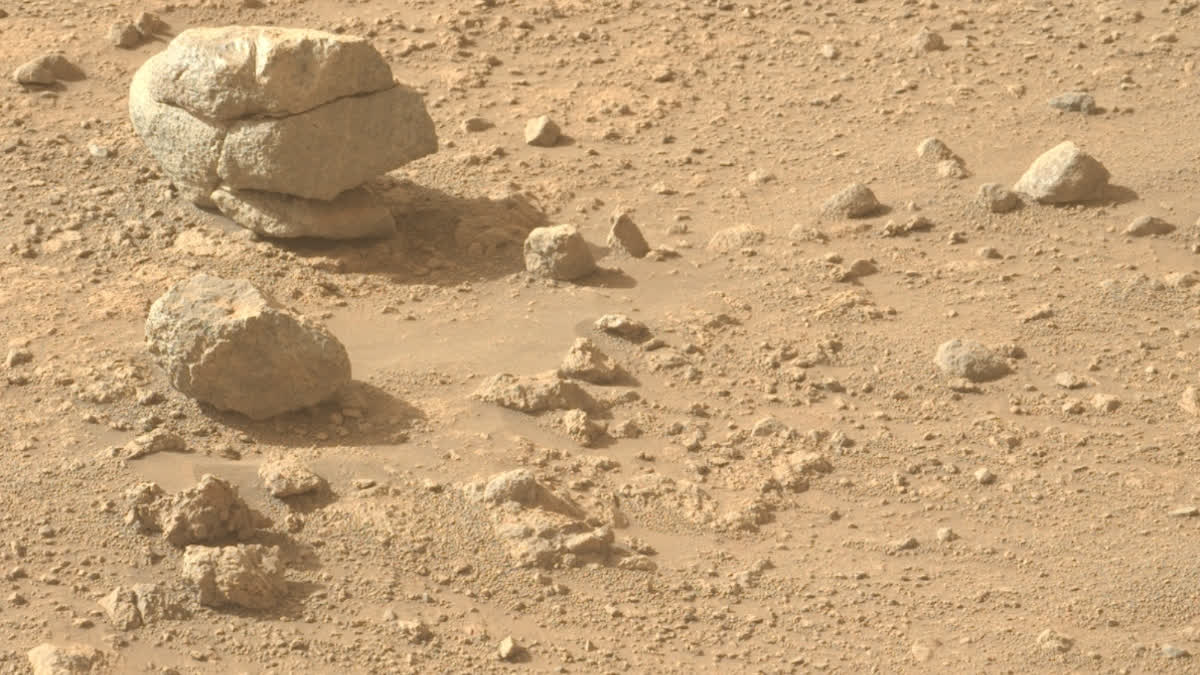 मंगल पर Perseverance Rover ने खींची 'तीन स्टैक्ड' चट्टानों की अद्भुत Photo, वैज्ञानिक हैरान