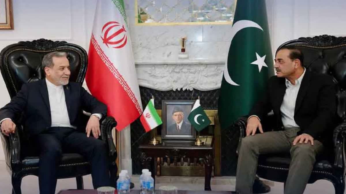 پاکستانی فوج کے سربراہ عاصم منیر اور ایرانی وزیر خارجہ عراقچی