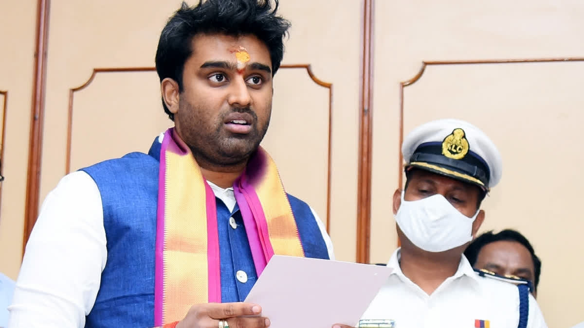Sodomy Case Against Prajwal Revanna's Brother Suraj Handed Over To CID JD(S) MLC Suraj Revanna was arrested on charges of "unnatural offences" against him.