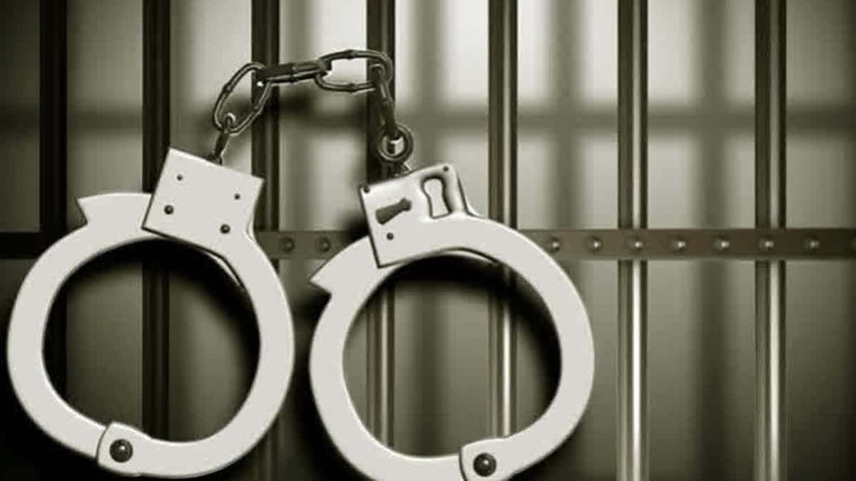 Hyderabad: Special Investigation Teams Nab Two Robbers Who Terrorised Public With Daggers Hyderabad: Special Investigation Teams Nab Two Robbers Who Terrorised Public With Daggers