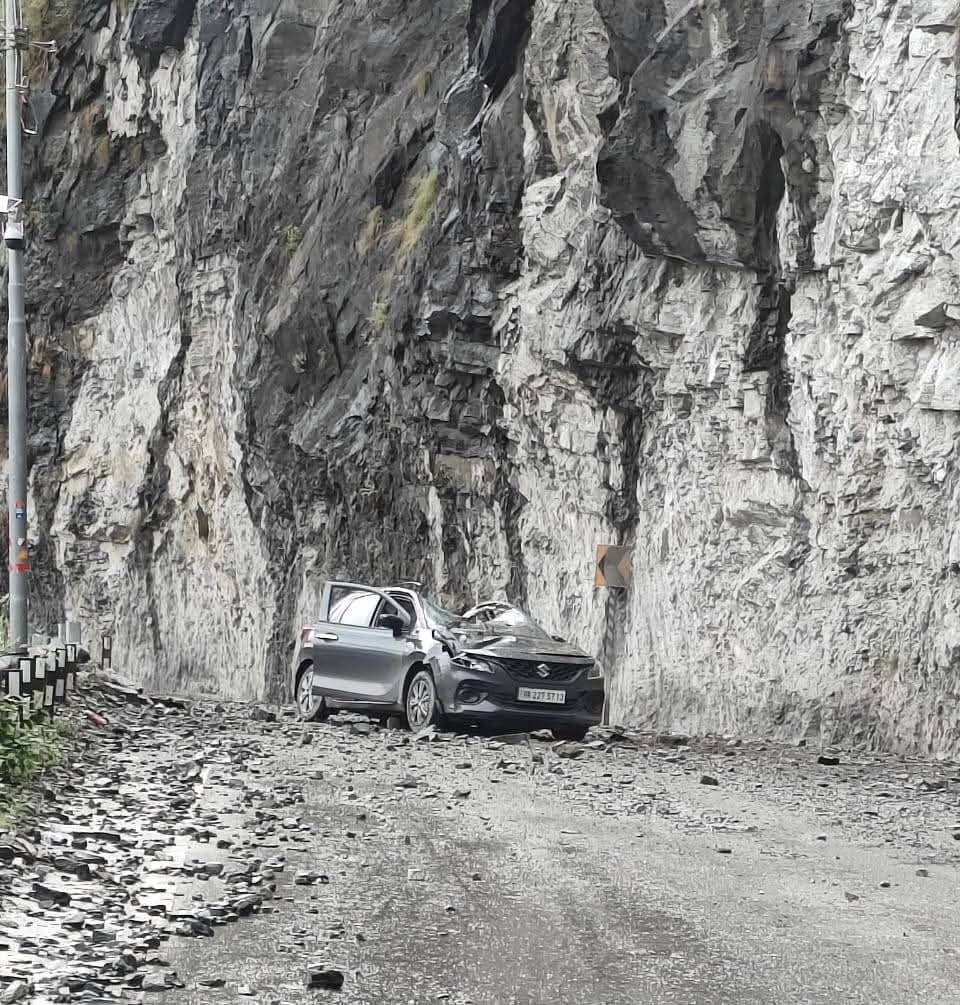 STONES FELL ON CAR IN UTTARAKHAND