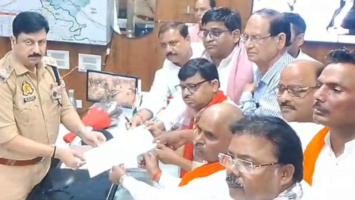 कार्यकर्ताओं के साथ एसएसपी से मिले सांसद.