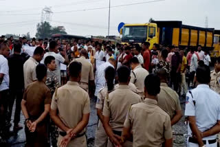 TRUCK DRIVERS AND OWNERS PROTEST