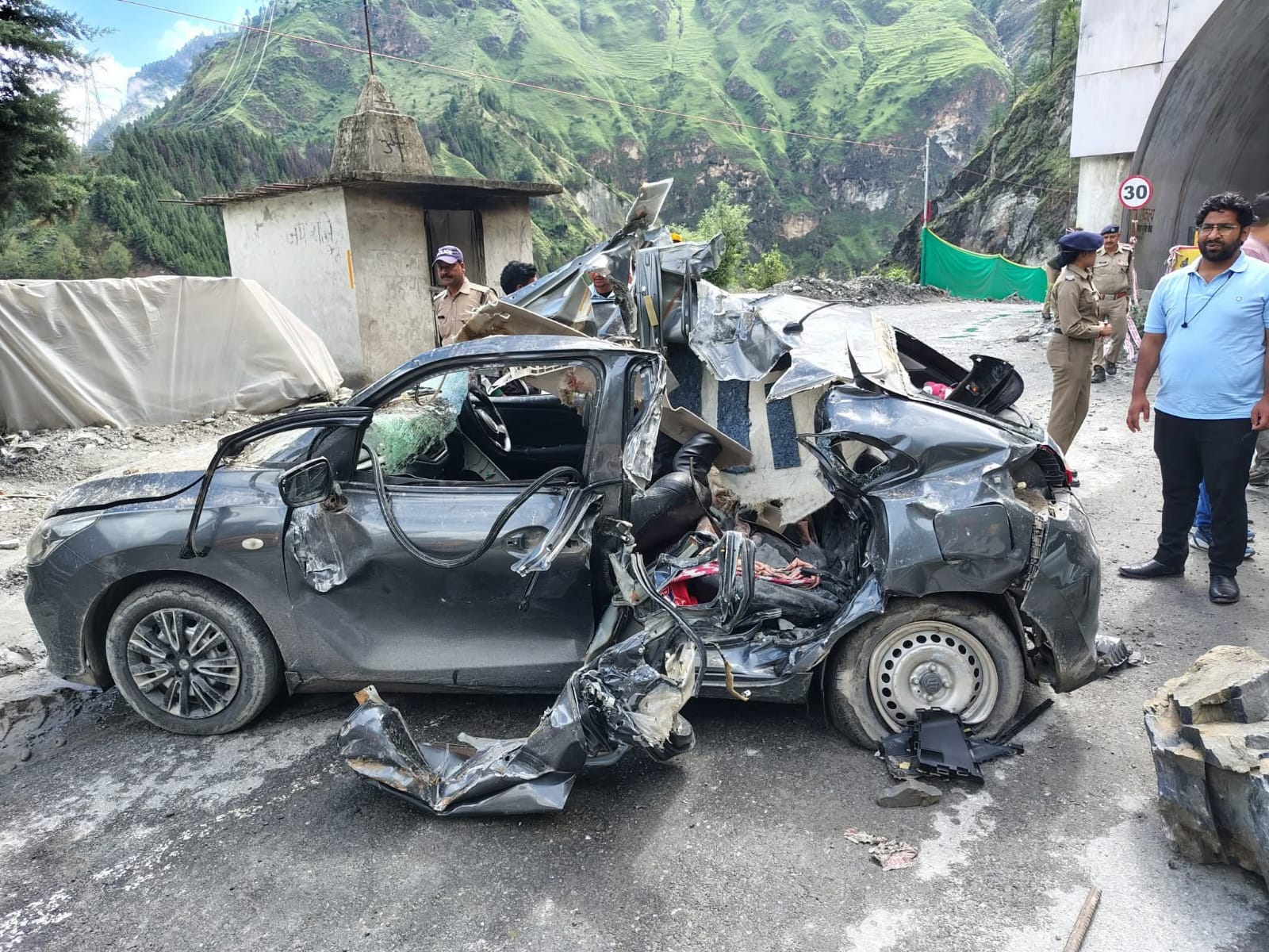 STONES FELL ON CAR IN UTTARAKHAND