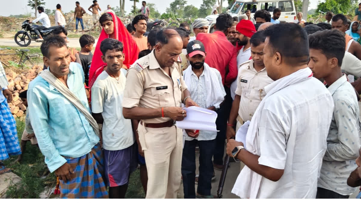हाथ भी नहीं कांपा..! बिहार में शख्स ने पत्नी और तीन बच्चों को नहर में फेंका, तीनों मासूमों की मौत husband threw wife and children